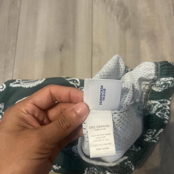 Large green eric emanuel shorts - Picture 3 of 4